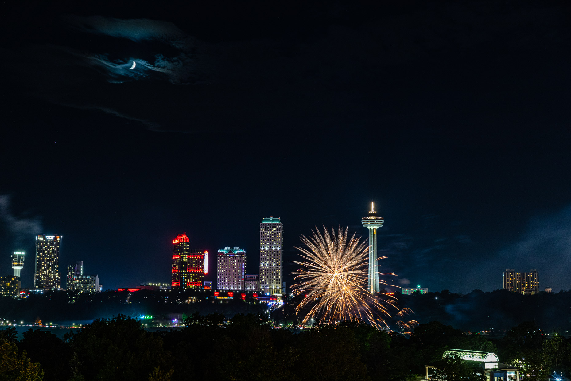 DAP travel Niagara Falls Toronto night fireworks